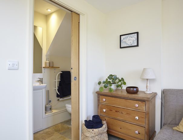 Downstairs en-suite